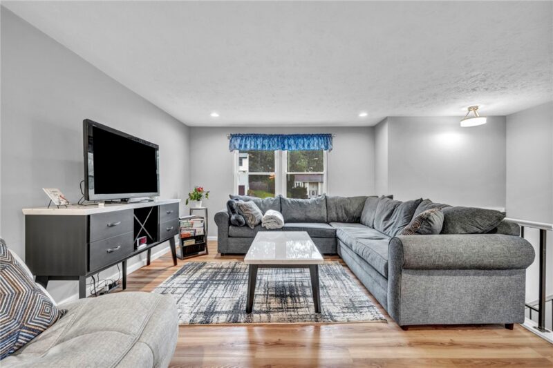 3034 Amy Dr — photo 2
