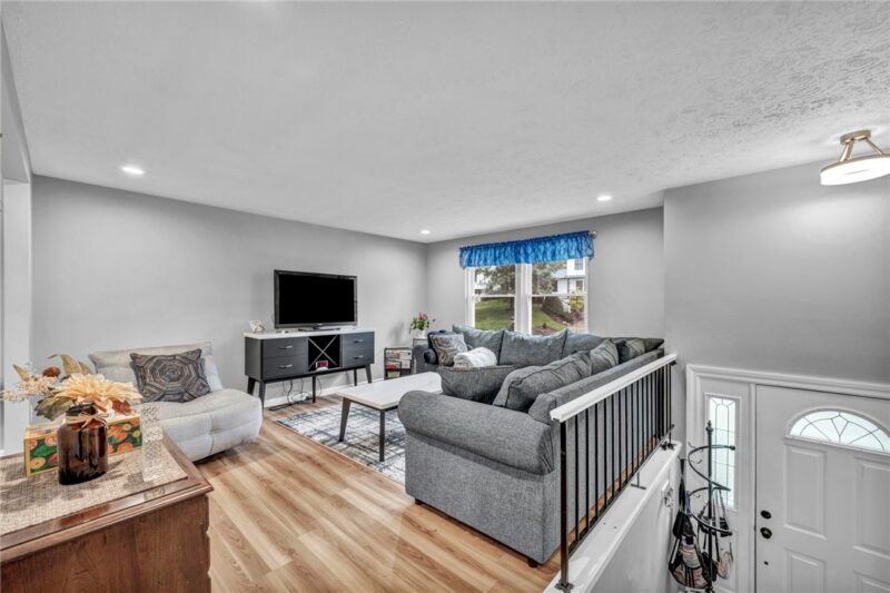3034 Amy Dr — photo 3
