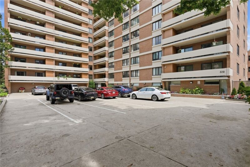 220 N DITHRIDGE 306 — photo 3