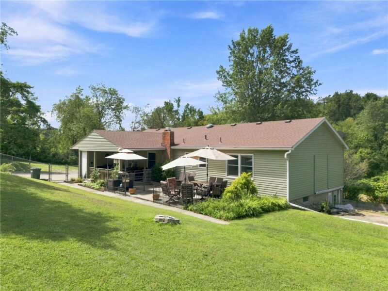 142 Willow Rd — photo 2
