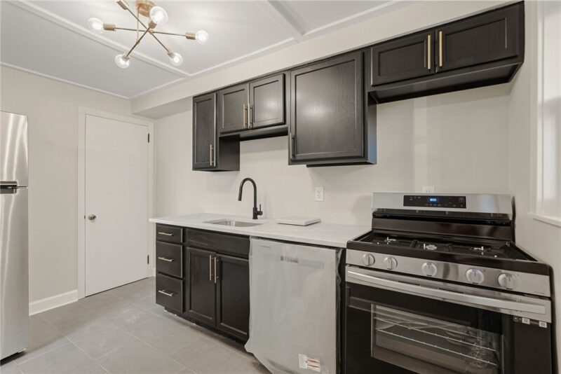 543 Fordham Ave — photo 8