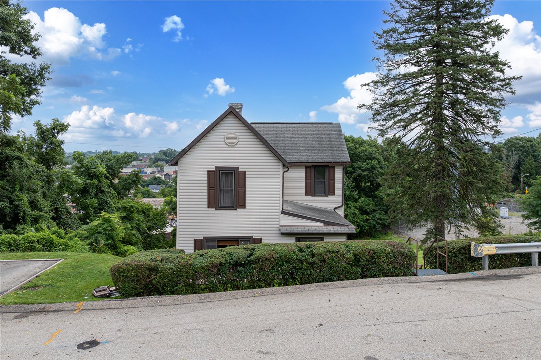 698 Grove Ave — photo 1