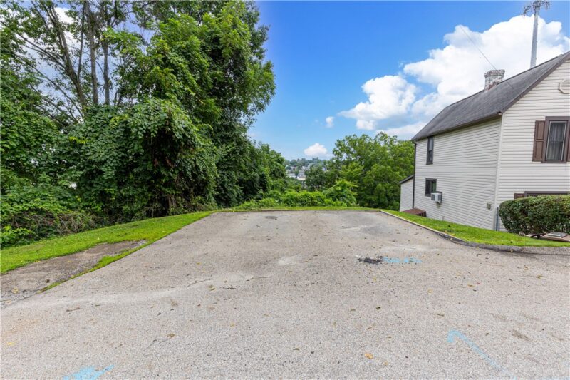 698 Grove Ave — photo 4