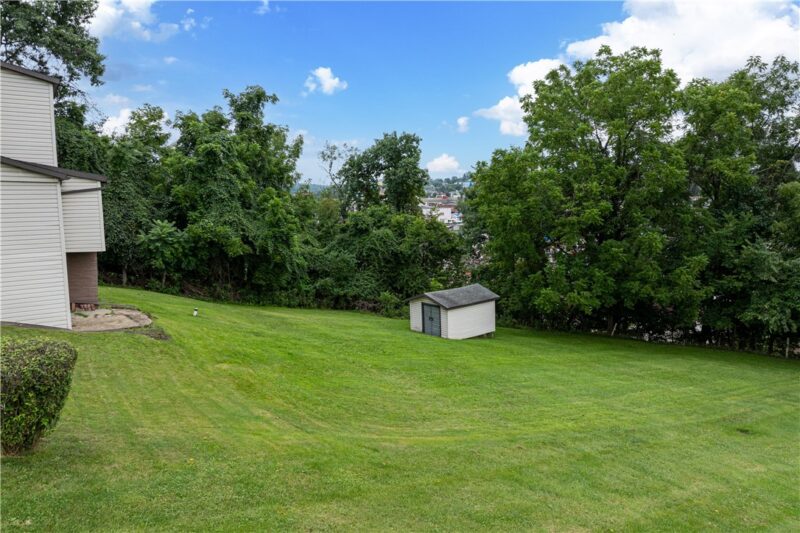 698 Grove Ave — photo 8