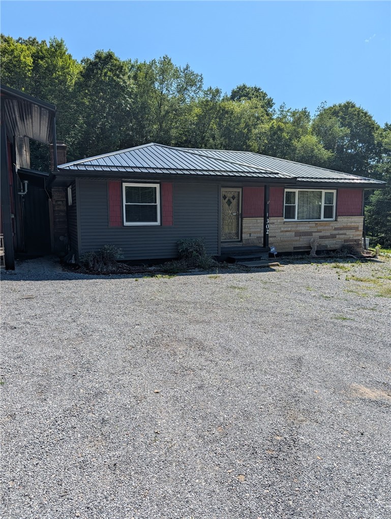 302 APPLE STREET — photo 1