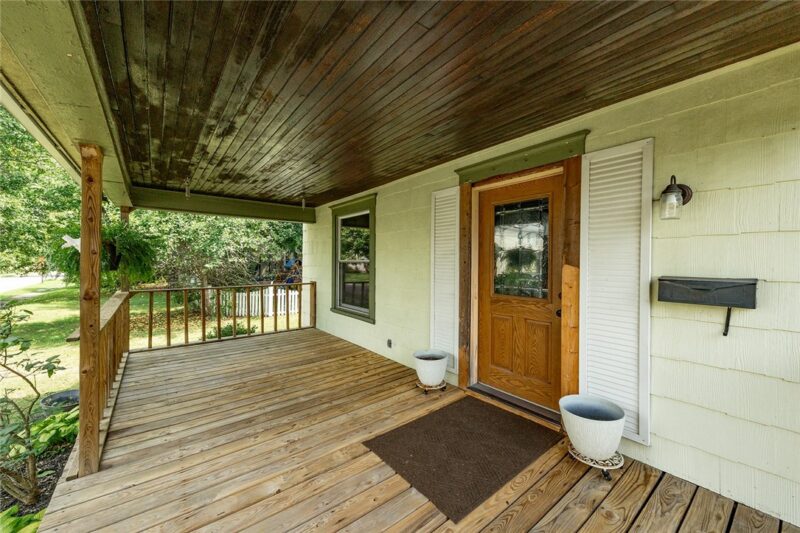516 Stewart Ave — photo 5