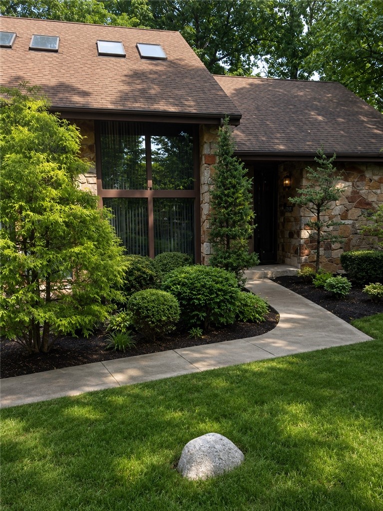 125 Gatehouse Drive — photo 1