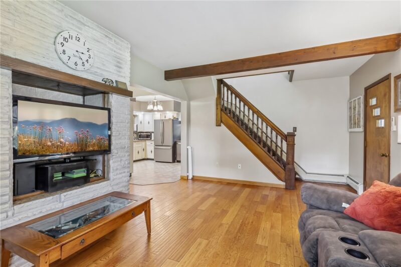 401 Winfield Rd — photo 8