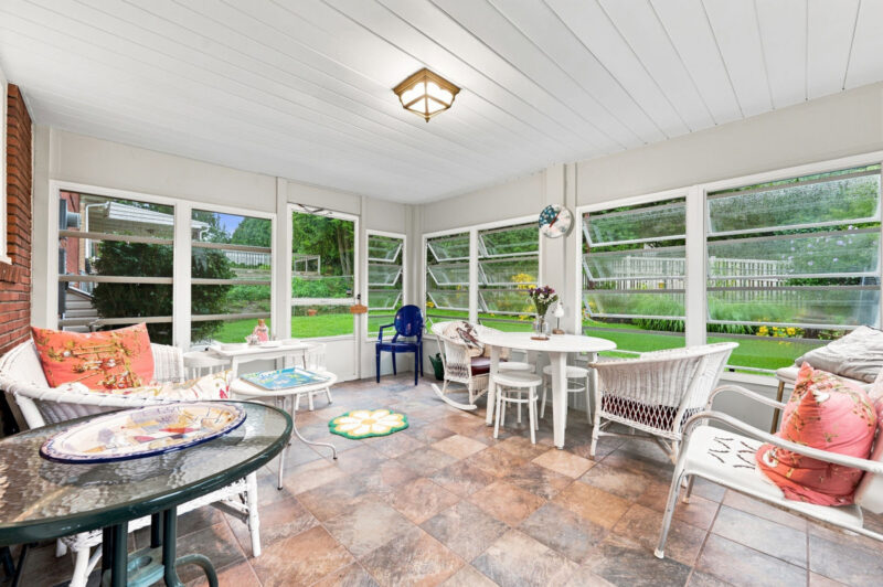 1108 Folkstone DRIVE — photo 3