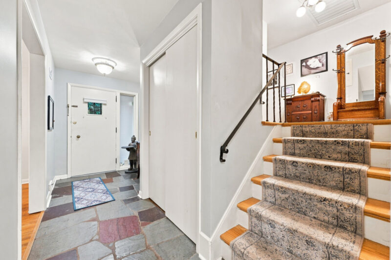 1108 Folkstone DRIVE — photo 4