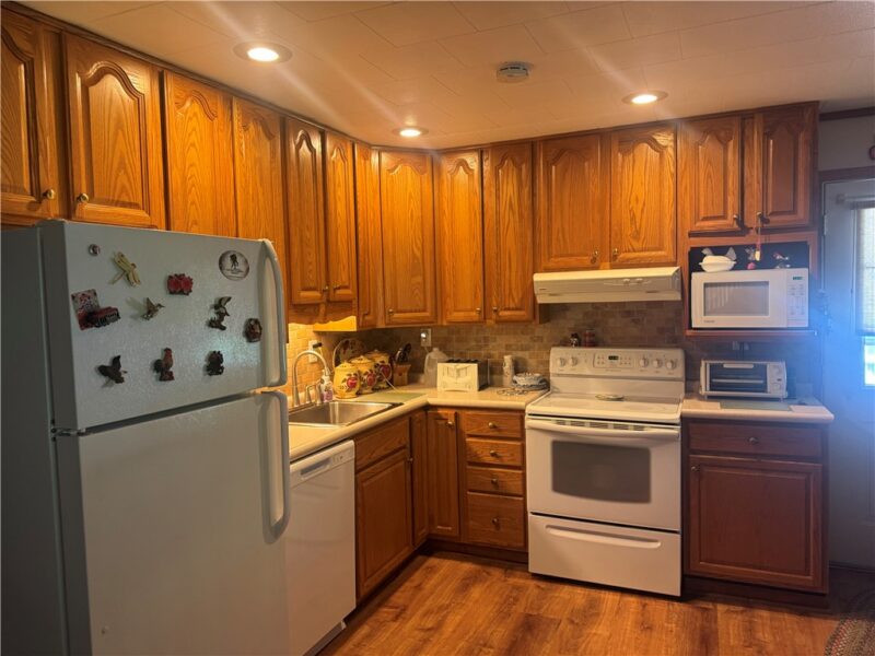 120 Wolf Lane — photo 4
