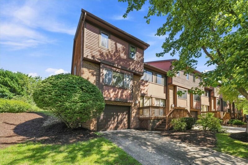 701 Forest Edge Court — photo 2