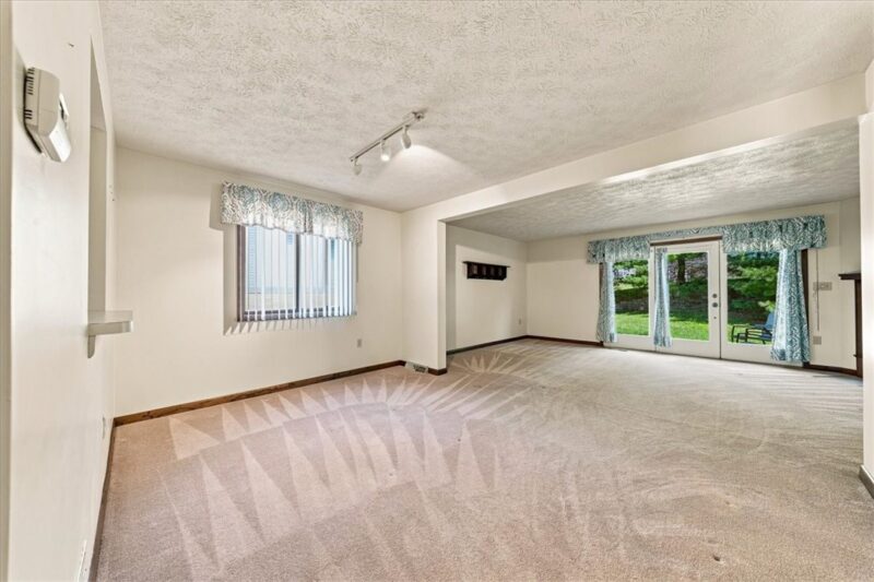701 Forest Edge Court — photo 4