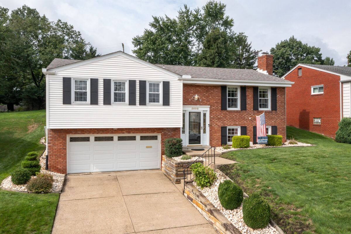 5090 Raintree DRIVE — photo 1