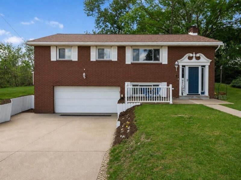 44 Chris Court — photo 2