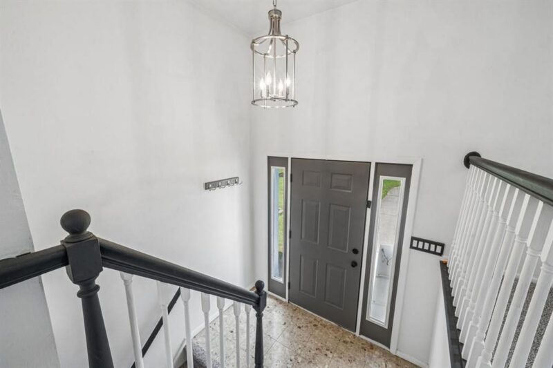 44 Chris Court — photo 4