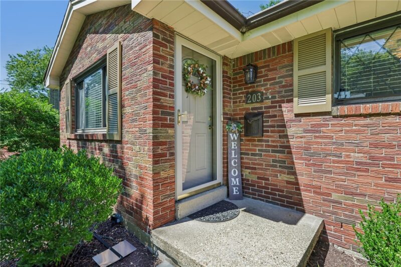 203 Graeser Ave — photo 2