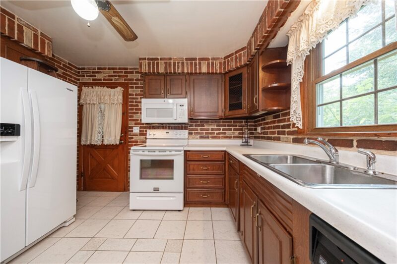 954 Auburn Ln — photo 8