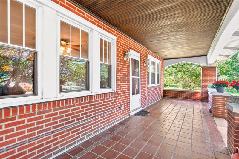 1818 Middle Rd — photo 3