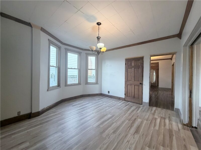 118 W Adams Ave — photo 4