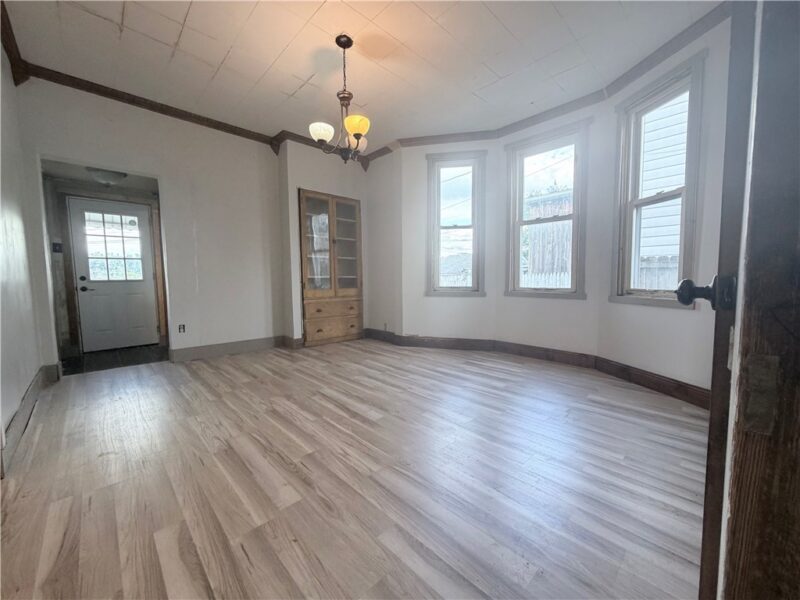 118 W Adams Ave — photo 5