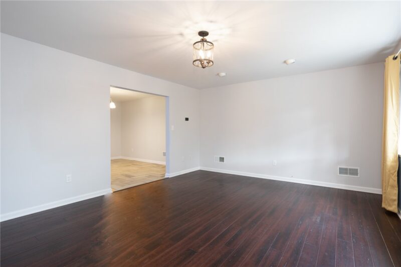305 Lamarido St — photo 7
