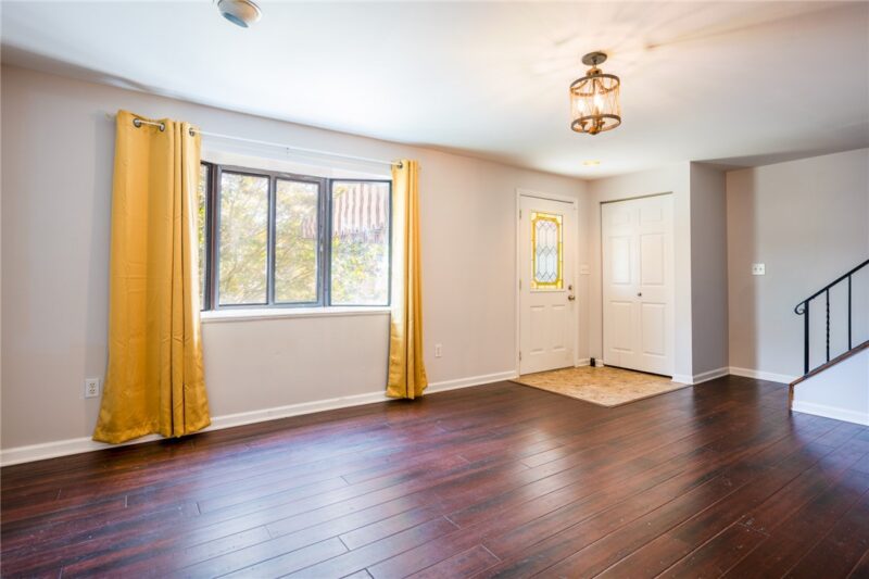 305 Lamarido St — photo 8