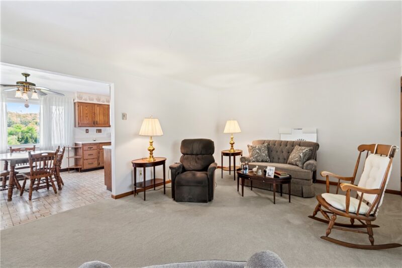 449 Belrose Dr — photo 3