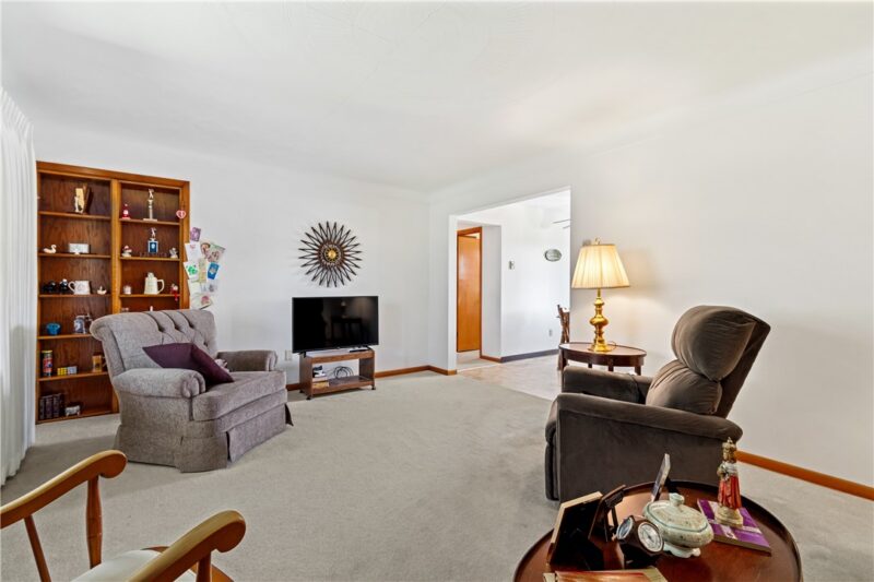 449 Belrose Dr — photo 4