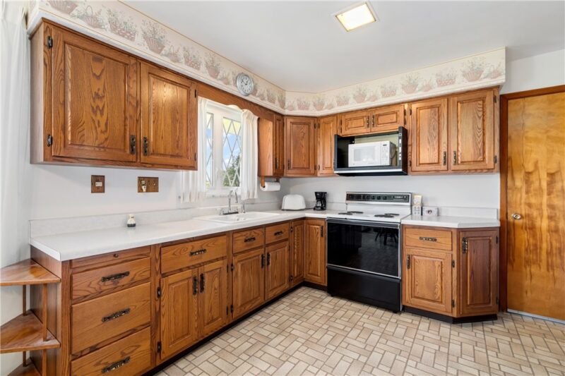 449 Belrose Dr — photo 8