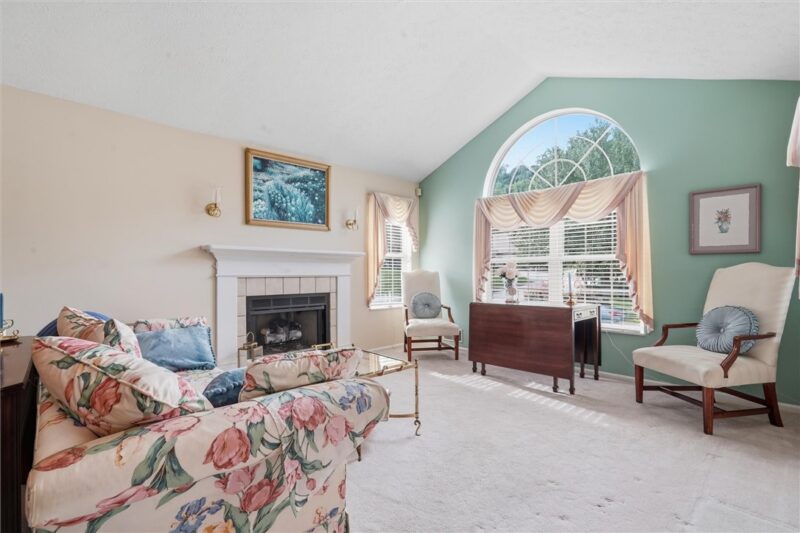 1492 Greenbriar Drive — photo 5