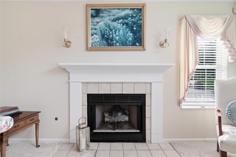 1492 Greenbriar Drive — photo 6