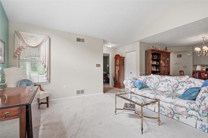 1492 Greenbriar Drive — photo 7