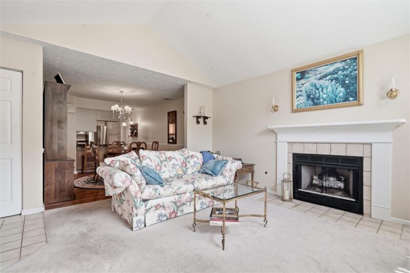 1492 Greenbriar Drive — photo 8