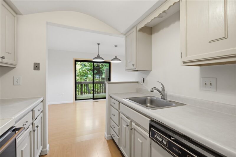 604 Maplewood Ct — photo 7