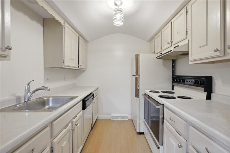 604 Maplewood Ct — photo 8