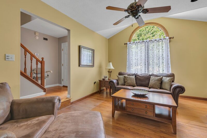 114 Kaye Cir — photo 3