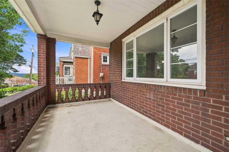 1135 Premier St — photo 4