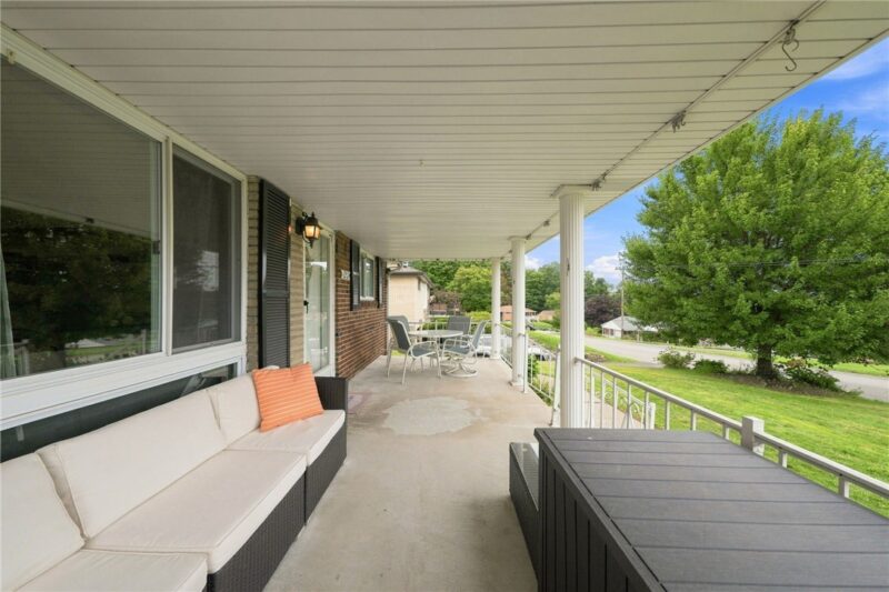 2202 Juanita Dr — photo 3