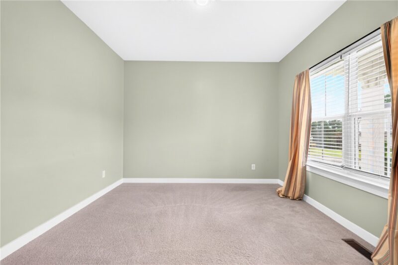 1057 Wedgewood Dr — photo 4