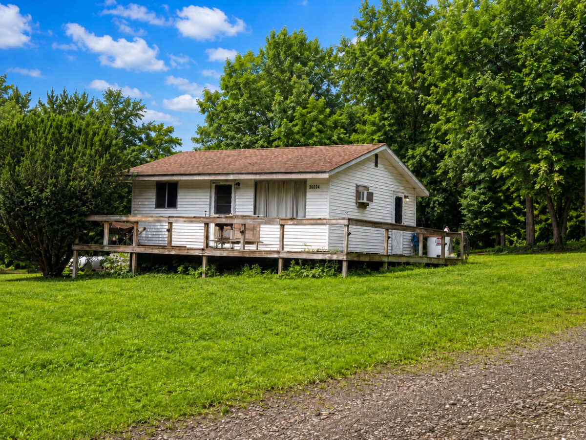 36024 Maple DRIVE — photo 1