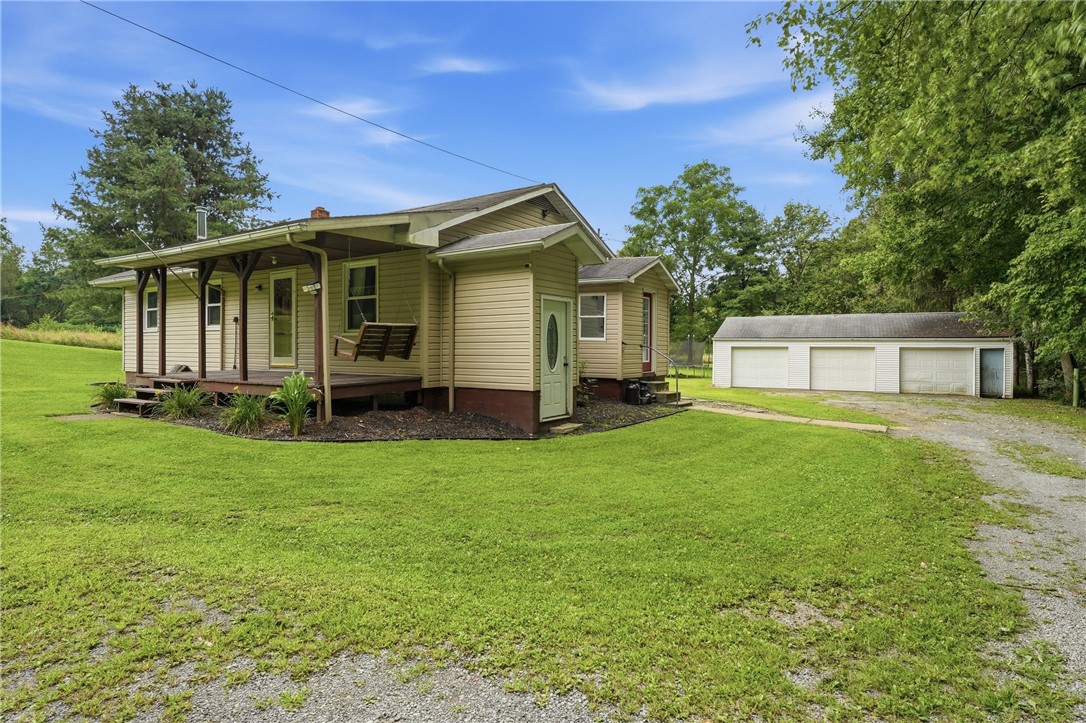 124 Thompson Rd — photo 1