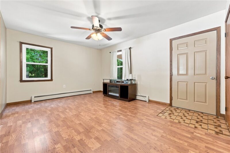 124 Thompson Rd — photo 2