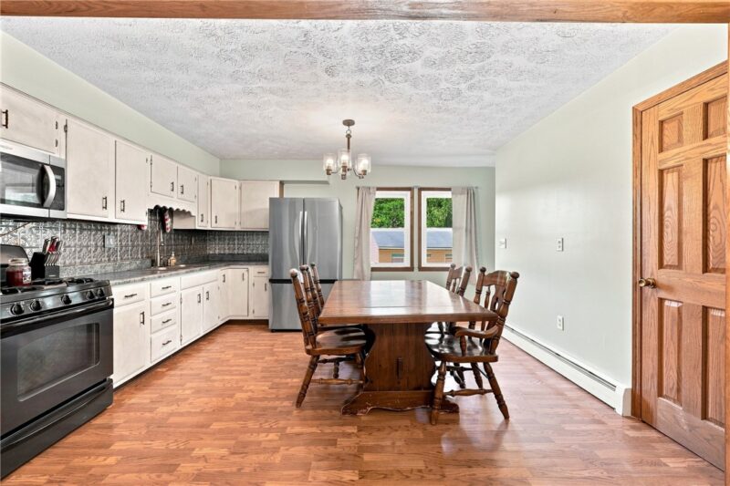 124 Thompson Rd — photo 5