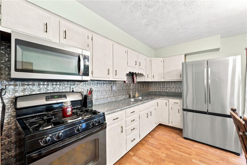 124 Thompson Rd — photo 8