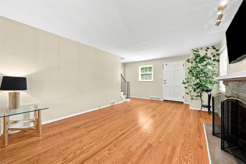 319 Questend Ave — photo 6