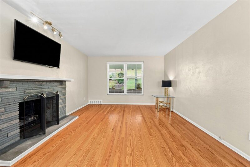 319 Questend Ave — photo 8