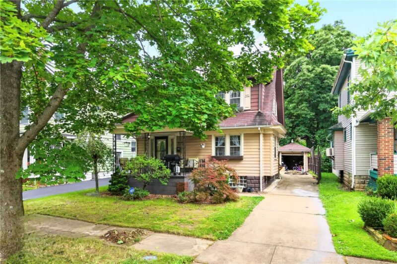 222 W Sheridan — photo 3