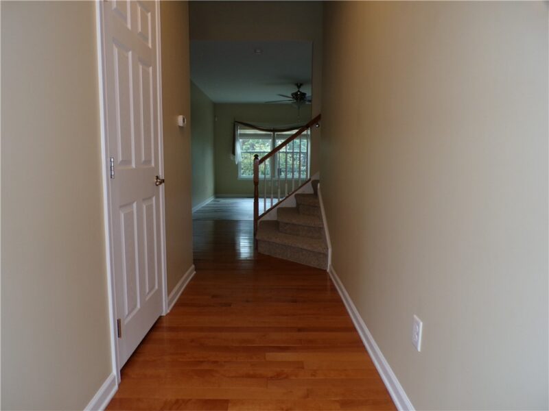 301 Maple Ridge Dr — photo 2