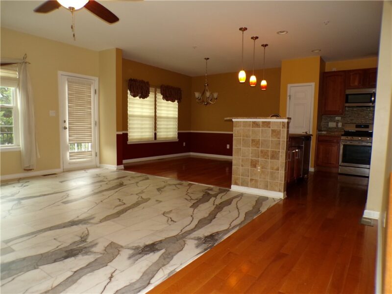 301 Maple Ridge Dr — photo 3